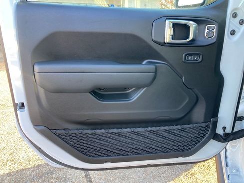 New 2025 Jeep Wrangler Rubicon image 10