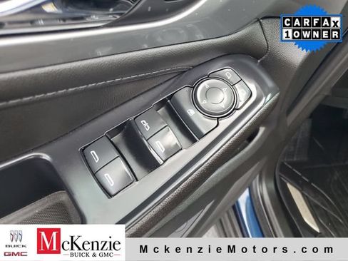 Used 2022 Chevrolet Traverse LT FWD image 9
