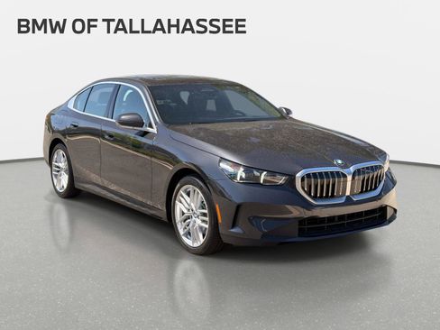 Used 2025 BMW 530i w/ Premium Package RWD image 3