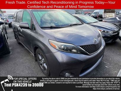 Used 2017 Toyota Sienna SE