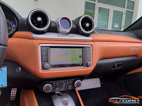 Used 2017 Ferrari California T RWD image 16