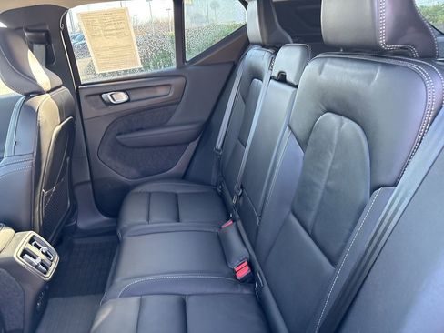 Certified 2023 Volvo XC40 B5 Ultimate w/ Protection Package Premier AWD/4WD image 33
