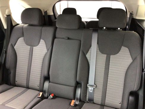 Used 2023 Kia Sorento LX FWD image 22