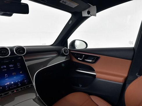 Used 2024 Mercedes-Benz GLC 300 image 24