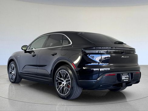 Certified 2025 Porsche Macan 4S Electric AWD/4WD image 3