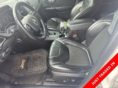 Used 2019 Jeep Cherokee Latitude Plus AWD/4WD image 10