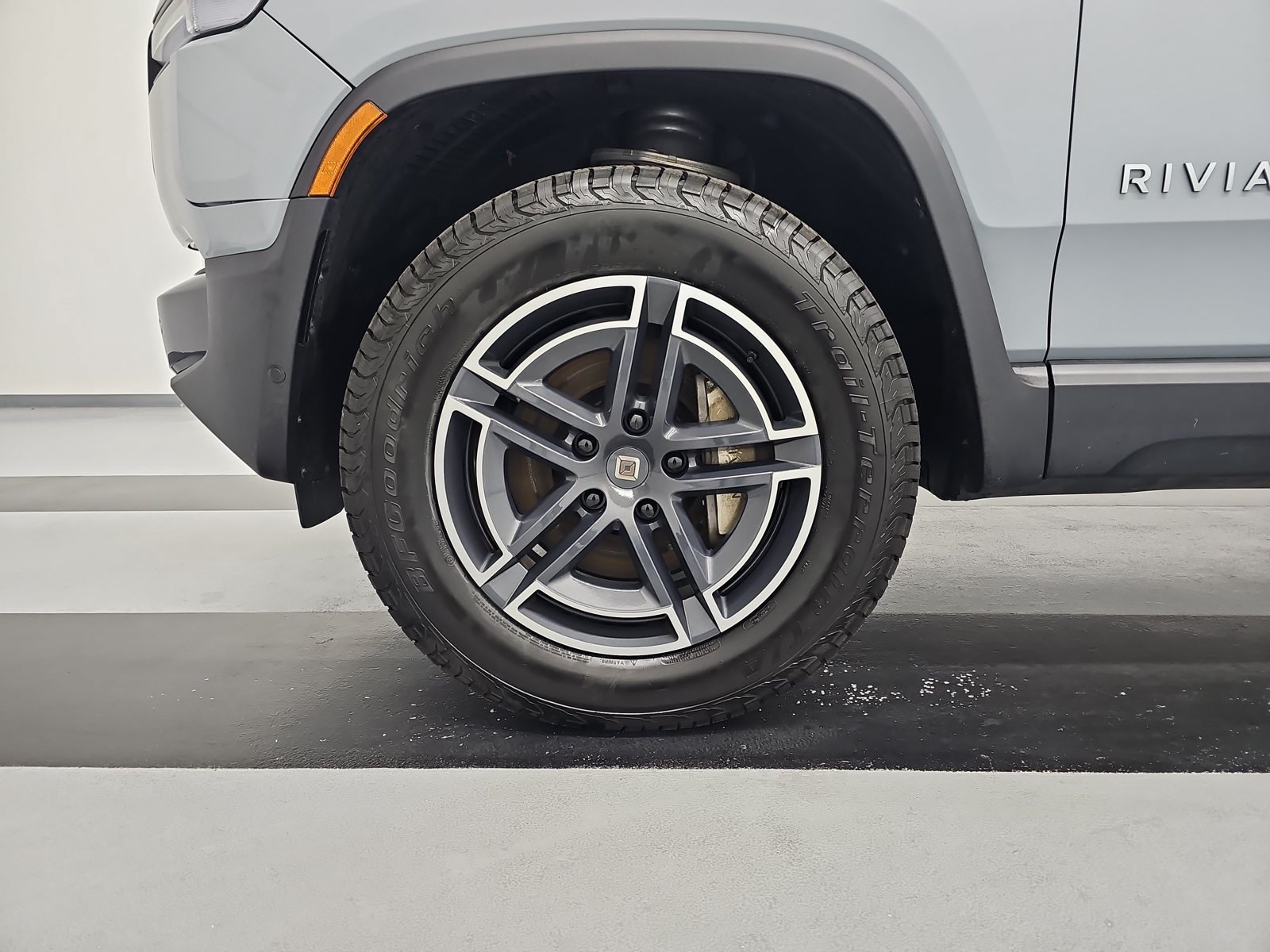Used 2025 Rivian R1T Adventure Dual AWD/4WD image 9