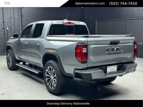 Used 2023 GMC Canyon Denali image 4