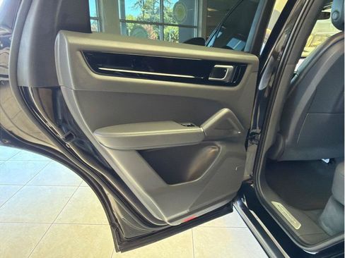 Used 2021 Porsche Cayenne E-Hybrid AWD/4WD image 13