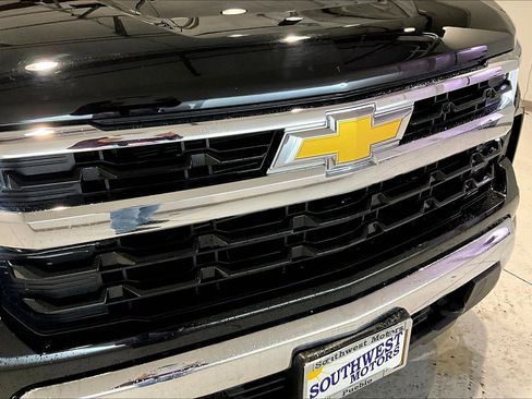 Used 2022 Chevrolet Silverado 1500 LT AWD/4WD image 34