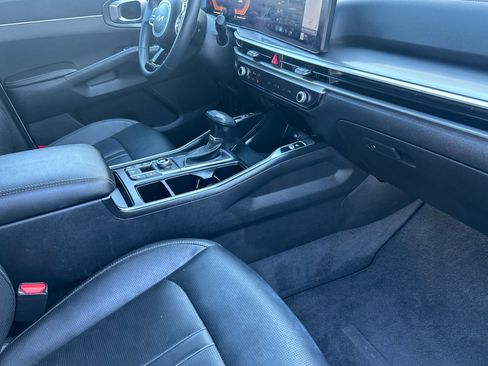 Used 2024 Kia Sorento S image 18