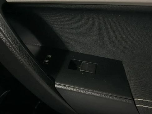 Used 2015 Toyota Corolla LE w/ Body Protection Package #1 FWD image 17