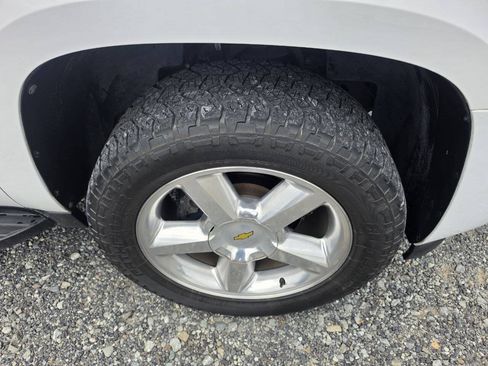 Used 2011 Chevrolet Avalanche LTZ AWD/4WD image 29