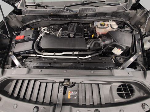 Used 2024 Chevrolet Silverado 1500 LT AWD/4WD image 9