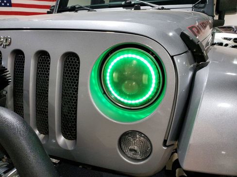 Used 2016 Jeep Wrangler Unlimited Rubicon w/ Connectivity Group AWD/4WD image 51