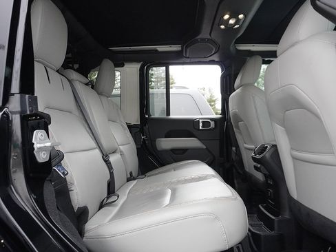 Used 2021 Jeep Wrangler Unlimited Sahara image 37