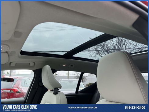 Used 2023 Volvo XC40 B5 Plus w/ Climate Package image 18