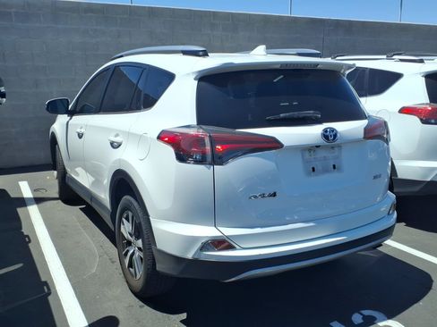 Certified 2018 Toyota RAV4 XLE FWD image 4