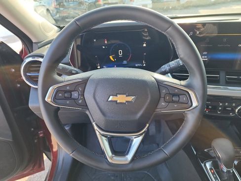 Used 2025 Chevrolet Trax LT w/ Driver Confidence Package image 13