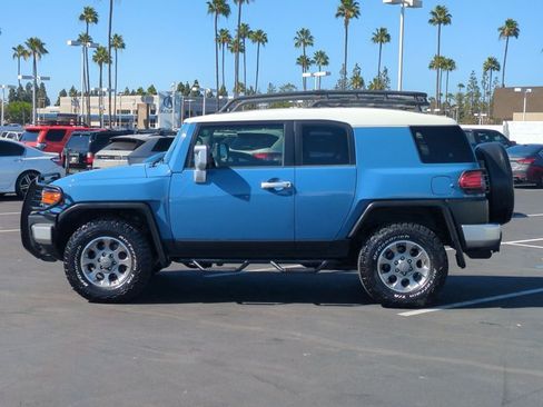 Used 2013 Toyota FJ Cruiser 4WD w/ Convenience Pkg image 9