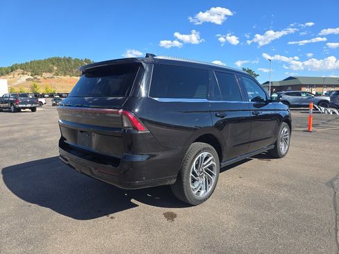 Used 2025 Lincoln Navigator Reserve AWD/4WD image 3