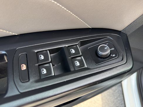 Used 2021 Volkswagen Atlas Cross Sport SEL FWD image 12