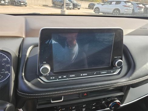 Used 2023 Nissan Rogue S image 22