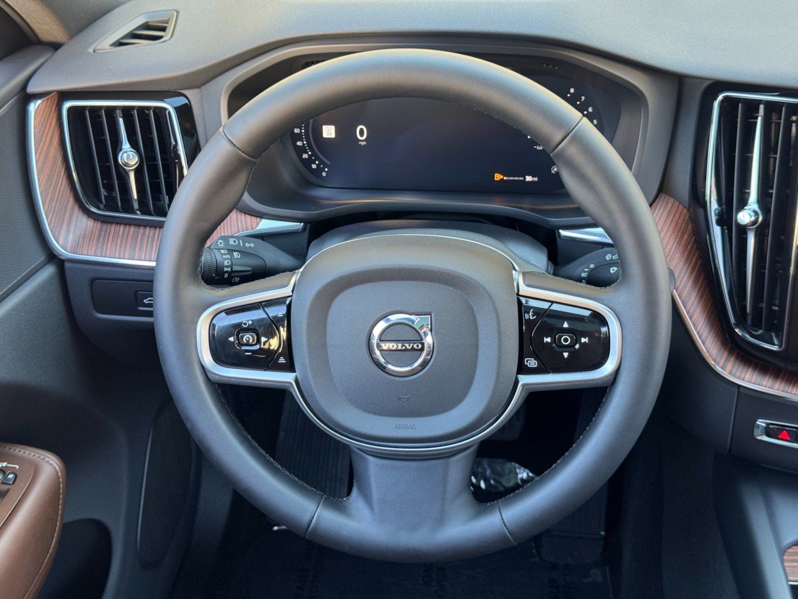 Used 2025 Volvo XC60 B5 Plus w/ Protection Package Premier AWD/4WD image 21