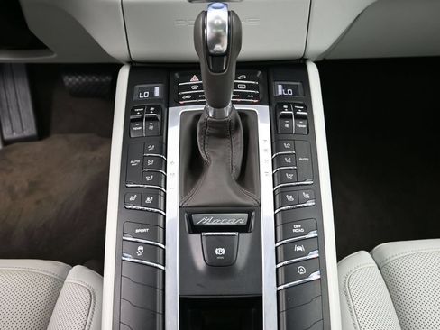 Certified 2018 Porsche Macan S AWD/4WD image 17