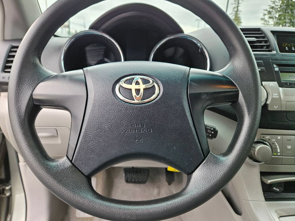 Used 2010 Toyota Highlander 4WD w/ Tow Pkg image 20