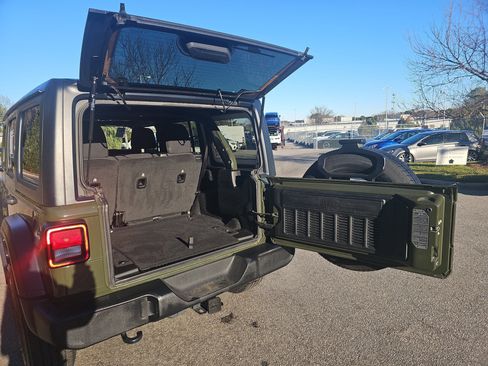 Used 2023 Jeep Wrangler Unlimited Sport image 14