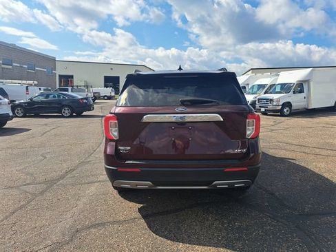 Used 2022 Ford Explorer XLT w/ Equipment Group 202A AWD/4WD image 3