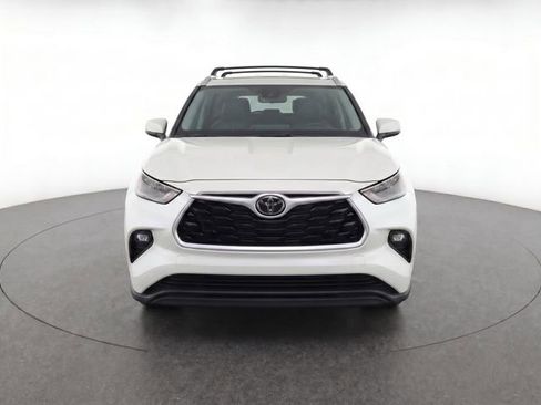 Used 2022 Toyota Highlander XLE image 5