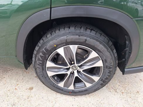 Used 2023 Toyota Highlander XLE image 25