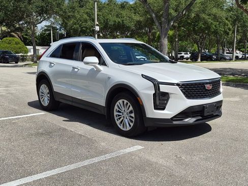 Used 2024 Cadillac XT4 Luxury w/ Cold Weather Package AWD/4WD image 3