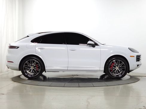 Used 2024 Porsche Cayenne S AWD/4WD image 11