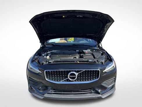 Used 2020 Volvo V60 T5 Cross Country image 18