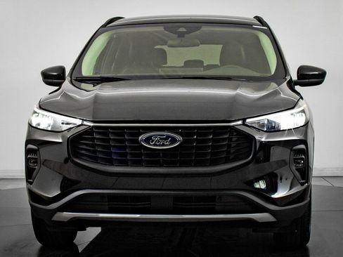 Used 2024 Ford Escape SE image 2