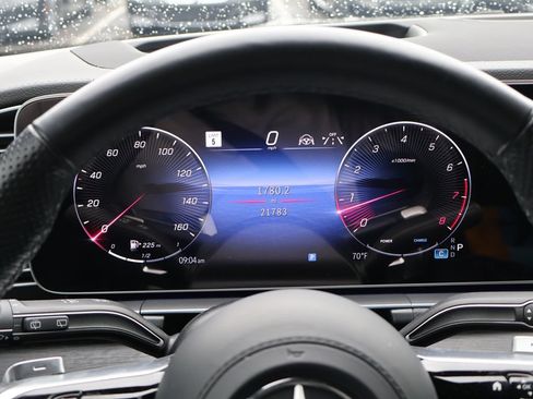 Used 2024 Mercedes-Benz GLS 580 4MATIC image 3