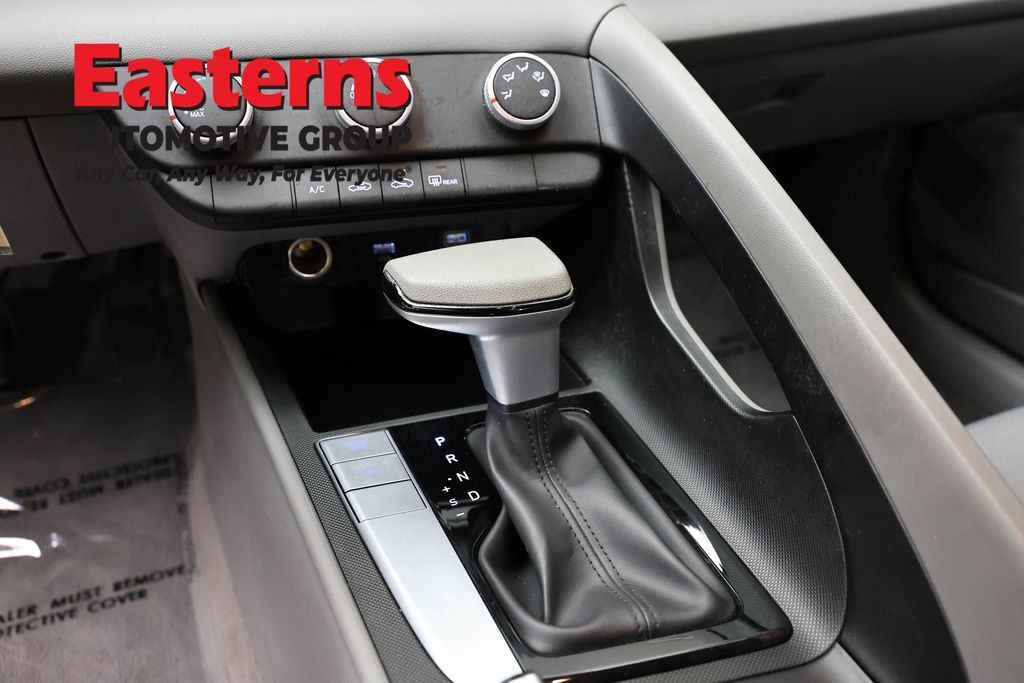 Used 2023 Hyundai Elantra SE w/ Cargo Package FWD image 15