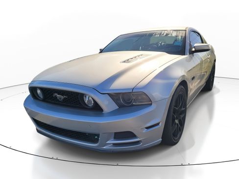 Used 2014 Ford Mustang GT Premium image 3