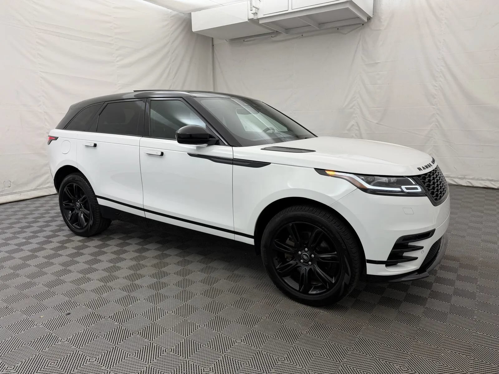 Used 2023 Land Rover Range Rover Velar R-Dynamic S AWD/4WD image 4