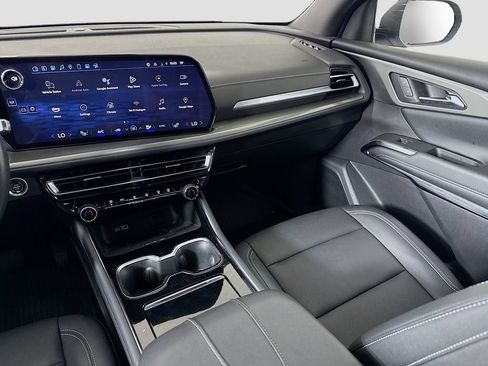 Used 2024 Chevrolet Traverse LT w/ LPO, Floor Liner Package FWD image 22