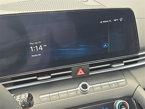 Used 2024 Hyundai Elantra Blue image 24