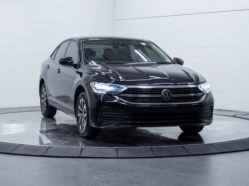 Used 2022 Volkswagen Jetta S image 4