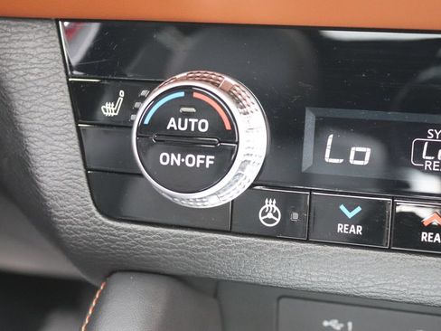 Used 2025 Mitsubishi Outlander 4WD Plug-In Hybrid image 29