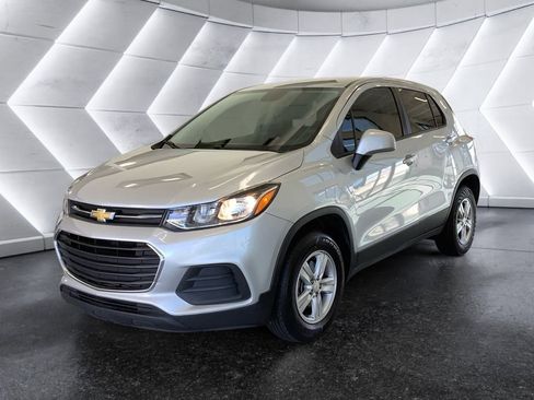 Used 2022 Chevrolet Trax LS w/ Tint and Cruise Package image 3