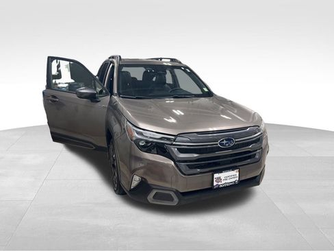 Used 2025 Subaru Forester Limited image 16