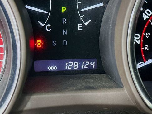 Used 2010 Toyota Highlander 2WD w/ Cold Weather Pkg image 17