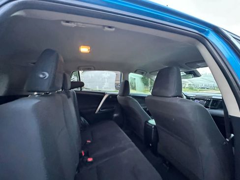 Used 2018 Toyota RAV4 LE FWD image 23
